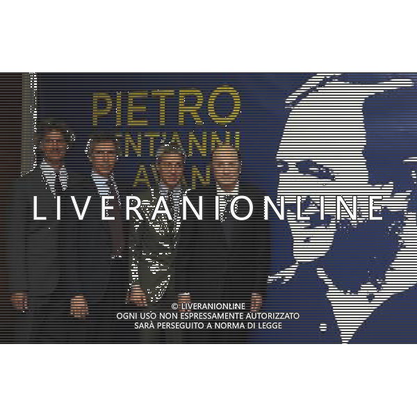 MILANO 16/4/2013 AULA MAGNA DELL\' UNIVERSITA\' BOCCONI VIA GOBBI COMMEMORAZIONE DEL 100esimo ANNIVERSARIO DELLA NASCITA DI PIETRO BARILLA NELLA FOTO GUIDO, PAOLO E LUCA BARILLA E FRANCESCO LABERONI FOTO ROMANO/AG ALDO LIVERANI S.A.S. *** Local Caption *** anniversario della nascita di