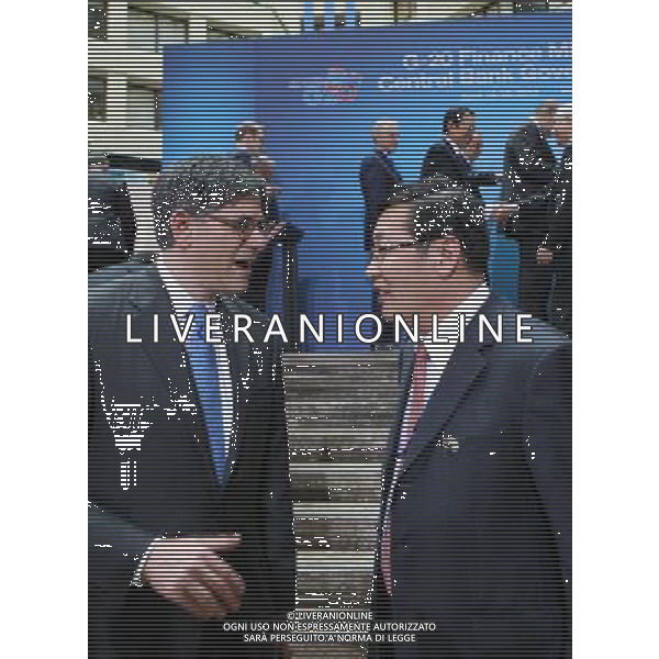 (130419) -- WASHINGTON D.C., April 19, 2013 () -- Chinese Finance Minister Lou Jiwei (R) talks with U.S. Treasury Secretary Jacob Lew (L) after a group photo during the G20 Finance Ministers and Central Bank Governors Meeting at the International Monetary Fund headquarters on April 19, 2013 in Washington D.C. during the International Monetary Fund (IMF) and World Bank spring meetings. (/Fang Zhe) ©photoshot/AGENZIA ALDO LIVERANI SAS - ITALY ONLY - Convegno di primavera del FMI Fondo monetario Internazionale (FMI) e la Banca Mondiale, a Washington DC, 19 aprile, 2013.