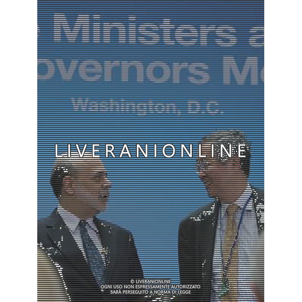 (130419) -- WASHINGTON D.C., April 19, 2013 () -- People\'s Bank of China (PBOC) Governor Zhou Xiaochuan (R) talks with U.S. Federal Reserve Chairman Ben Bernanke (L) before having a group photo during the G20 Finance Ministers and Central Bank Governors Meeting at the International Monetary Fund headquarters on April 19, 2013 in Washington D.C. during the International Monetary Fund (IMF) and World Bank spring meetings. (/Fang Zhe) ©photoshot/AGENZIA ALDO LIVERANI SAS - ITALY ONLY - Convegno di primavera del FMI Fondo monetario Internazionale (FMI) e la Banca Mondiale, a Washington DC, 19 aprile, 2013.