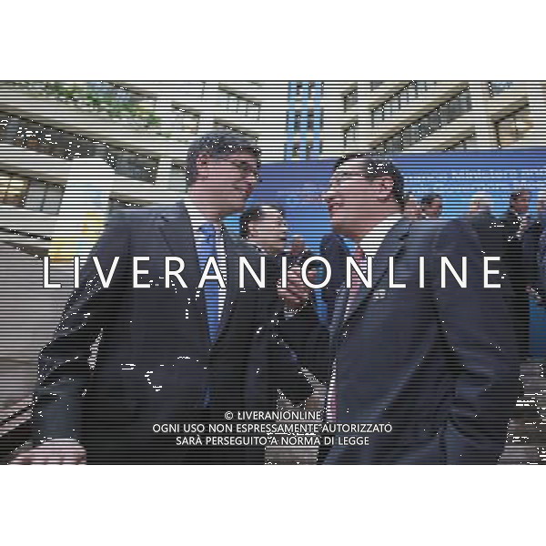 (130419) -- WASHINGTON D.C., April 19, 2013 () -- Chinese Finance Minister Lou Jiwei (R) talks with U.S. Treasury Secretary Jacob Lew (L) after a group photo during the G20 Finance Ministers and Central Bank Governors Meeting at the International Monetary Fund headquarters on April 19, 2013 in Washington D.C. during the International Monetary Fund (IMF) and World Bank spring meetings. (/Fang Zhe) ©photoshot/AGENZIA ALDO LIVERANI SAS - ITALY ONLY - Convegno di primavera del FMI Fondo monetario Internazionale (FMI) e la Banca Mondiale, a Washington DC, 19 aprile, 2013.