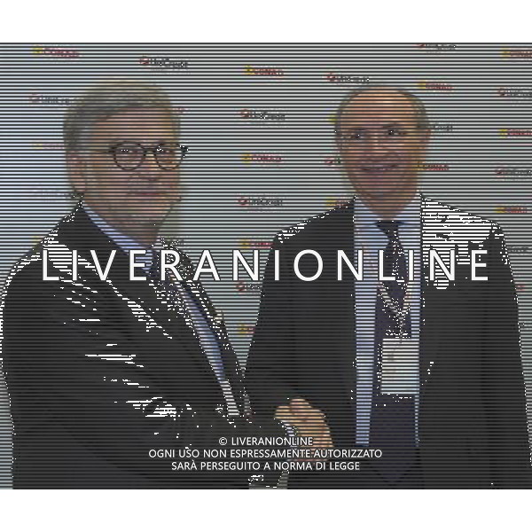 MILANO 22/4/2013 AUDITORIUM TESTORI. PALAZZO LOMBARDIA PRESENTAZIONE DELL\' ACCORDO TRA UNICREDIT E CONAD PER I PAGAMENTI A FAVORE DEI FORNITORI DEL GRUPPO DISTRIBUTIVO NELLA FOTO FRANCESCO PUGLIESE E FEDERICO GHIZZONI FOTO ROMANO/AG ALDO LIVERANI S.A.S.