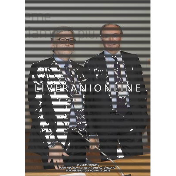 MILANO 22/4/2013 AUDITORIUM TESTORI. PALAZZO LOMBARDIA PRESENTAZIONE DELL\' ACCORDO TRA UNICREDIT E CONAD PER I PAGAMENTI A FAVORE DEI FORNITORI DEL GRUPPO DISTRIBUTIVO NELLA FOTO FRANCESCO PUGLIESE E FEDERICO GHIZZONI FOTO ROMANO/AG ALDO LIVERANI S.A.S.