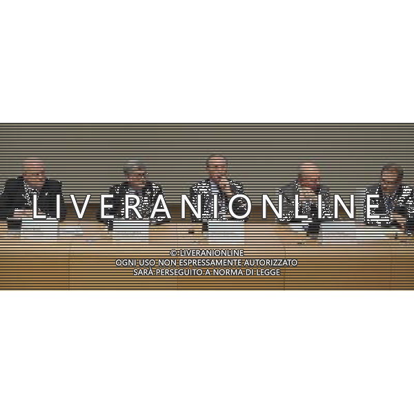 MILANO 22/4/2013 AUDITORIUM TESTORI. PALAZZO LOMBARDIA PRESENTAZIONE DELL\' ACCORDO TRA UNICREDIT E CONAD PER I PAGAMENTI A FAVORE DEI FORNITORI DEL GRUPPO DISTRIBUTIVO NELLA FOTO DALLA SX VERSO DS; MAURO BOSIO, FRANCESCO PUGLIESE, FEDERICO GHIZZONI, GABRIELE PICCINI E FERDINANDO BRANDI FOTO ROMANO/AG ALDO LIVERANI S.A.S.