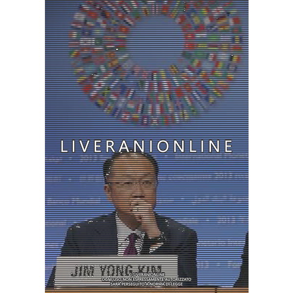 (130420) -- WASHINGTON D.C., April 20, 2013 () -- World Bank President Jim Yong Kim attends the Development Committee press briefing at the IMF headquarters on April 20, 2013 in Washington, D.C. during the IMF and World Bank spring meetings. (/Fang Zhe) (axy) ©photoshot/AGENZIA ALDO LIVERANI SAS - ITALY ONLY - Convegno di primavera del FMI Fondo monetario Internazionale (FMI) e la Banca Mondiale, a Washington DC aprile, 2013.
