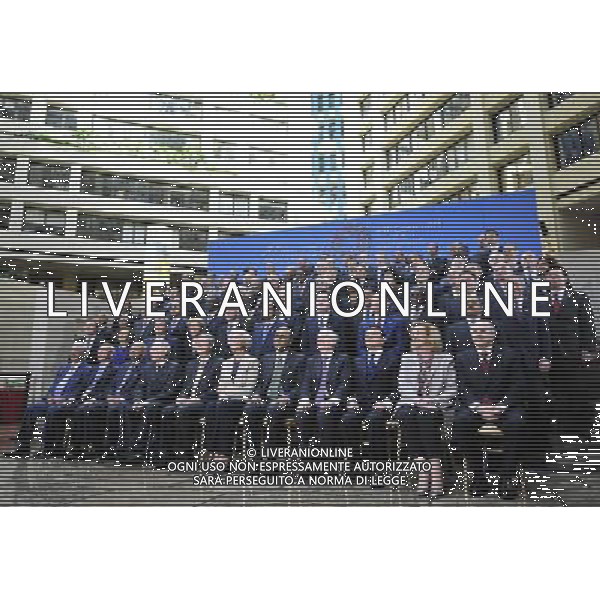 (130420) -- WASHINGTON D.C., April 20, 2013 () -- International Monetary Fund (IMF) governors have their group photo taken during the IMF and World Bank Group Spring Meetings at the IMF headquarters in Washington D.C., April 20, 2013. (/Wang Yiou) ©photoshot/AGENZIA ALDO LIVERANI SAS - ITALY ONLY - Convegno di primavera del FMI Fondo monetario Internazionale (FMI) e la Banca Mondiale, a Washington DC aprile, 2013.