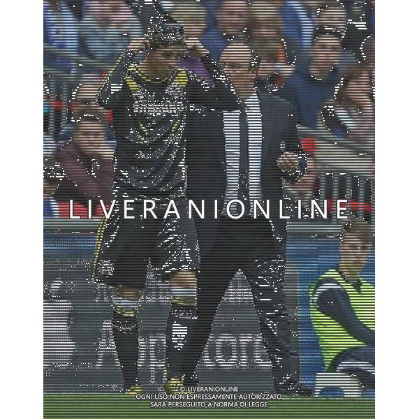 Rafa Benitez \'Interim\' Manager of Chelsea prepares Fernando Torres of Chelsea during the Semifinal of the 2013 FA Cup between Manchester City and Chelsea FC at the Wembley Stadium in London ; Referee: Christopher Foy; on 14/04/2013. Picture by Marcello Pozzetti , ©IPS Photo Agency.Thatched Cottage - Wretham - Thetford .Norfolk IP24 1RH - .TEL 01953 499403. -Personal mobile: 07973 308 835 . AG ALDO LIVERANI S A S ONLY ITALY