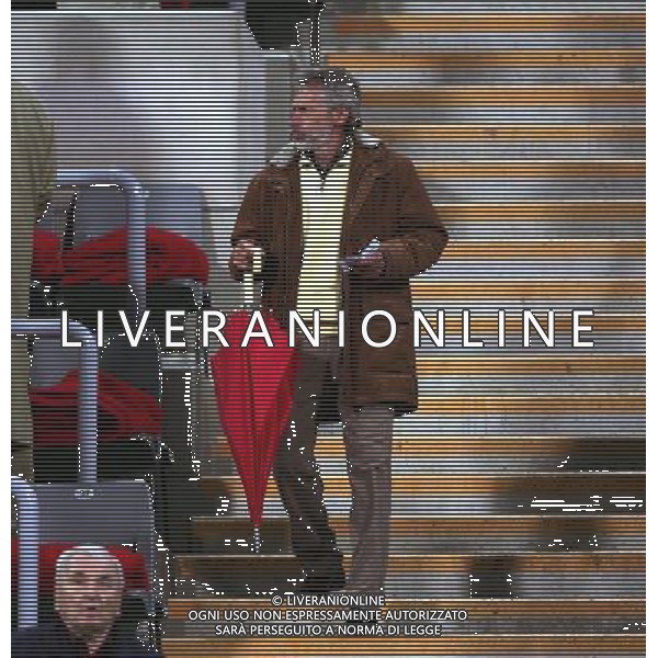 firo Fussball 12.04.2005 Champions League Saison 2004 / 2005 , 04/05 FC Bayern MŸnchen - FC Chelsea London 3:2 Paul Breitner sucht sein Sitzplatz auf der TribŸhne , Platz, , copyright by firo sportphoto: Pfefferackerstr. 2a 45894 Gelsenkirchen www.firosportphoto.de mail@firosportphoto.de (Volksbank Bochum-Witten) BLZ.: 430 601 29 Kt. Nr.: 341 117 100 Tel: 0209 - 9304402 Fax: 0209 - 9304443 AG ALDO LIVERANI S A S ONLY ITALY