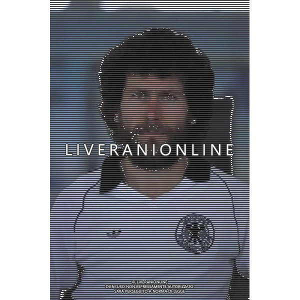 firo Fu§ball Fussball : Paul Breitner 1980 Deutschland NAtionalmannschaft Portrait copyright by firo sportphoto: Pfefferackerstr. 2aÊ 45894 Gelsenkirchen www.firosportphoto.de mail@firosportphoto.de (Volksbank Bochum-Witten) BLZ.: 430 601 29 Kt. Nr.: 341 117 100 Tel:Ê 0209 - 9304402 Fax:Ê 0209 - 9304443 AG ALDO LIVERANI S A S ONLY ITALY