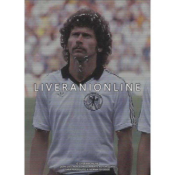 firo Fu§ball Fussball : Paul Breitner WM 1982 Deutschland NAtionalmannschaft Portrait copyright by firo sportphoto: Pfefferackerstr. 2aÊ 45894 Gelsenkirchen www.firosportphoto.de mail@firosportphoto.de (Volksbank Bochum-Witten) BLZ.: 430 601 29 Kt. Nr.: 341 117 100 Tel:Ê 0209 - 9304402 Fax:Ê 0209 - 9304443 AG ALDO LIVERANI S A S ONLY ITALY