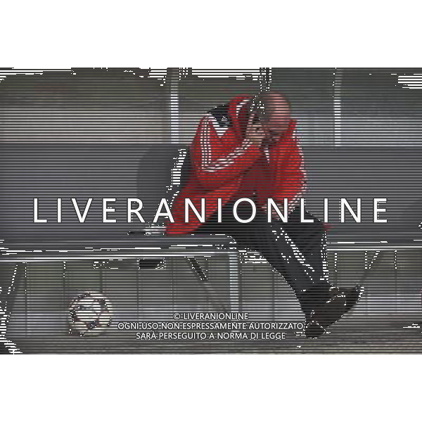 firo Fussball, Fu§ball 22.01.2008 1. Bundesliga Saison 2007/08 Fortuna DŸsseldorf - Bayern MŸnchen 2:3 Manager Uli Hoeness, , Bayern, ganze Figur, mit Handy, Telefon, auf der Ersatzbank, Trainerbank, Hoene§ copyright by firo sportphoto: Es gelten unsere AGBs, einsehbar auf www.firosportphoto.de Pfefferackerstr. 2a 45894 G e l s e n k i r c h e n www.firosportphoto.de mail@firosportphoto.de (V o l k s b a n k B o c h u m W i t t e n) BLZ.: 430 601 29 Kt. Nr.: 341 117 100 Tel: 0209 - 9304402 Fax: 0209 - 9304443 AG ALDO LIVERANI S A S ONLY ITALY