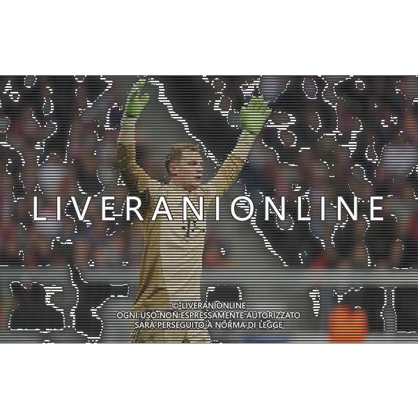 firo Fu§ball,Fussball, 23.04.2013 Uefa Champions League, Saison 2012/2013 Halbfinale, Hinspiel, FC Bayern MŸnchen, Muenchen, FCB, - FC Barcelona, 4 : 0, halbe Figur, Gestik, Manuel Neuer, Bayern, $worldrightsEs gelten unsere AGB, einsehbar auf www.firosportphoto.de copyright by firo sportphoto: Coesfelder Str.207 48249 DŸlmen www.firosportphoto.de mail@firosportphoto.de (V o l k s b a n k B o c h u m - W i t t e n ) BLZ.: 430 601 29 Kt. Nr.: 341 117 100 Tel:Ê 02594 - 9916004 Fax:Ê02594 - 9916005 AG ALDO LIVERANI S A S ONLY ITALY