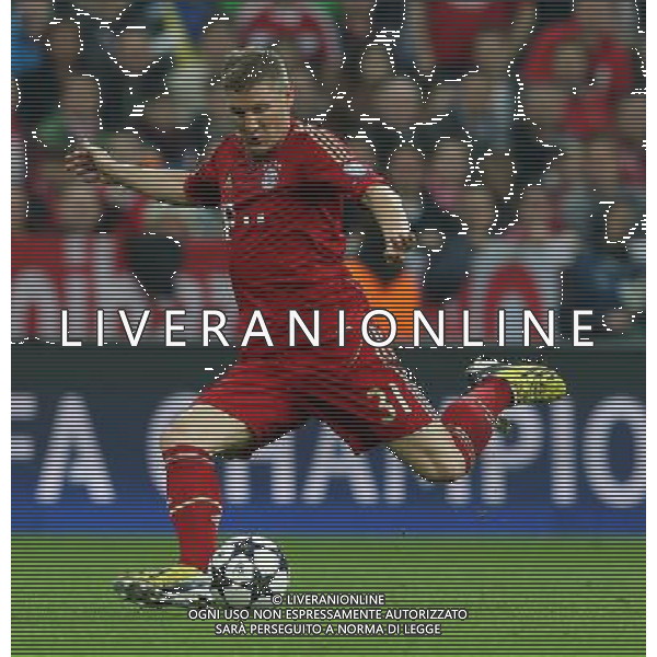 firo FuÃŸball, Fussball, 23.04.2013 Uefa Champions League, CL Saison 2012/2013 Halbfinale, Hinspiel FCB FC Bayern MÃ¼nchen, Muenchen - FC Barcelona 4:0 FCB Bastian Schweinsteiger, Einzelaktion $worldrights Es gelten unsere AGB, einsehbar auf www.firosportphoto.de copyright by firo sportphoto: Coesfelder Str.207 48249 DÃ¼lmen www.firosportphoto.de mail@firosportphoto.de (V o l k s b a n k B o c h u m - W i t t e n ) BLZ.: 430 601 29 Kt. Nr.: 341 117 100 Tel:Â  02594 - 9916004 Fax:Â 02594 - 9916005 AG ALDO LIVERANI S A S ONLY ITALY