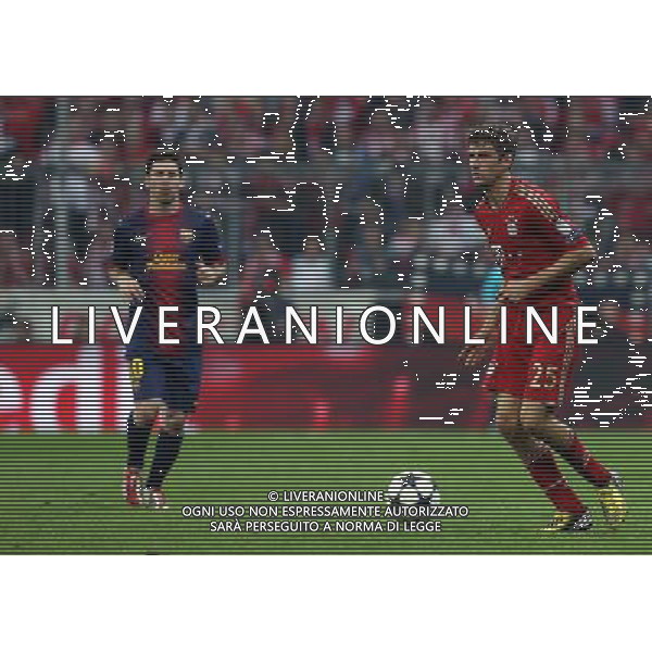 firo FuÃŸball, Fussball, 23.04.2013 Uefa Champions League, CL Saison 2012/2013 Halbfinale, Hinspiel FCB FC Bayern MÃ¼nchen, Muenchen - FC Barcelona 4:0 FCB Thomas MÃ¼ller Mueller, Einzelaktion, Barca Lionel Messi schaut zu $worldrights Es gelten unsere AGB, einsehbar auf www.firosportphoto.de copyright by firo sportphoto: Coesfelder Str.207 48249 DÃ¼lmen www.firosportphoto.de mail@firosportphoto.de (V o l k s b a n k B o c h u m - W i t t e n ) BLZ.: 430 601 29 Kt. Nr.: 341 117 100 Tel:Â  02594 - 9916004 Fax:Â 02594 - 9916005 AG ALDO LIVERANI S A S ONLY ITALY
