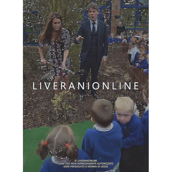 Britain\'s Catherine, Duchess of Cambridge (L), plants a willow tree with comedian John Bishop (R) during her visit to The Willows Primary School, Wythenshawe, Manchester, northwest England on April 23, 2013 to launch a new school counselling programme. The duchess of Cambridge met staff and volunteers, teachers and parents at the school as she launched the programme, which is a partnership between the Royal Foundation, Comic Relief, Place2Be and Action on Addiction. ©photoshot/AGENZIA ALDO LIVERANI SAS - ITALY ONLY - REALI INGLESI: Kate Middleton, Duchessa di Cambridge durante la sua visita alla scuola primaria The Willows, Wythenshawe, Manchester, nord-ovest dell\'Inghilterra il 23 aprile 2013