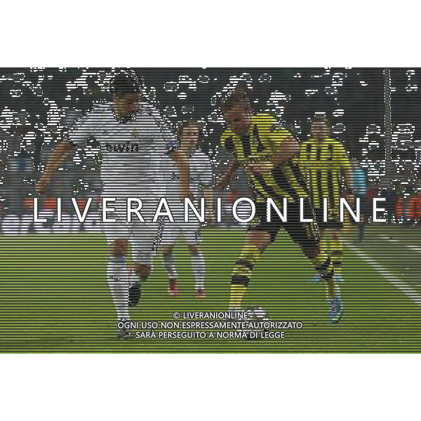 firo FuÃŸball,Fussball, 24.04.2013 Champions League Halbfinale Saison 2012/2013 BVB Borussia Dortmund - Real Madrid 4:1 Zweikampf Mario GÃ¶tze gegen Sami Khedira $worldrightsEs gelten unsere AGB, einsehbar auf www.firosportphoto.de copyright by firo sportphoto: Coesfelder StraÃŸe 207 48249 DÃ¼lmen Duelmen www.firosportphoto.de mail@firosportphoto.de (V o l k s b a n k B o c h u m - W i t t e n ) BLZ.: 430 601 29 Kt. Nr.: 341 117 100 Tel:Â  0209 - 9304402 Fax:Â  0209 - 9304443 AG ALDO LIVERANI S A S ONLY ITALY