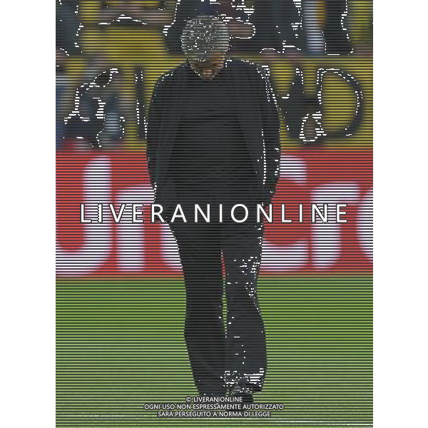 firo Fu§ball,Fussball, 24.04.2013 CL, UEFA Champions League, Saison 2012/2013, Halbfinale, Semifinal BVB, Borussia Dortmund - Real Madrid CF Jose MOURINHO, Trainer Real Madrid, ganze Figur, EnttŠuschung, Enttaeuschung, $worldrightsEs gelten unsere AGB, einsehbar auf www.firosportphoto.de copyright by firo sportphoto: Coesfelder Stra§e 207Ê 48249 D † L M E N (Duelmen) www.firosportphoto.de mail@firosportphoto.de (V o l k s b a n k B o c h u m - W i t t e n ) BLZ.: 430 601 29 Kt. Nr.: 341 117 100 Tel:Ê 02594-9916004 Fax:Ê 02594-9916005 AG ALDO LIVERANI S A S ONLY ITALY