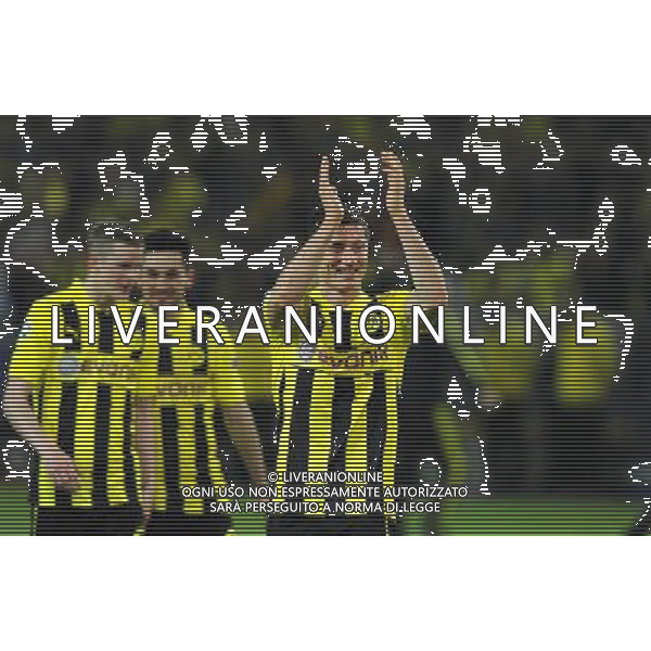 firo Fu§ball,Fussball, 24.04.2013 CL, UEFA Champions League, Saison 2012/2013, Halbfinale, Semifinal BVB, Borussia Dortmund - Real Madrid CF 4:1 Jubel, Freude nach dem Spiel, Spielende bei Robert Lewandowski, BVB, Gestik $worldrightsEs gelten unsere AGB, einsehbar auf www.firosportphoto.de copyright by firo sportphoto: Coesfelder Stra§e 207Ê 48249 D † L M E N (Duelmen) www.firosportphoto.de mail@firosportphoto.de (V o l k s b a n k B o c h u m - W i t t e n ) BLZ.: 430 601 29 Kt. Nr.: 341 117 100 Tel:Ê 02594-9916004 Fax:Ê 02594-9916005 AG ALDO LIVERANI S A S ONLY ITALY