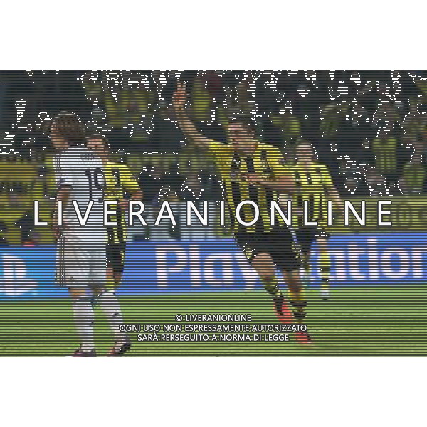 firo FuÃŸball,Fussball, 24.04.2013 Champions League Halbfinale Saison 2012/2013 BVB Borussia Dortmund - Real Madrid Jubel Robert Lewandowski nach seinem dritten Tor zum 3:1 $worldrightsEs gelten unsere AGB, einsehbar auf www.firosportphoto.de copyright by firo sportphoto: Coesfelder StraÃŸe 207 48249 DÃ¼lmen Duelmen www.firosportphoto.de mail@firosportphoto.de (V o l k s b a n k B o c h u m - W i t t e n ) BLZ.: 430 601 29 Kt. Nr.: 341 117 100 Tel:Â  0209 - 9304402 Fax:Â  0209 - 9304443 AG ALDO LIVERANI S A S ONLY ITALY