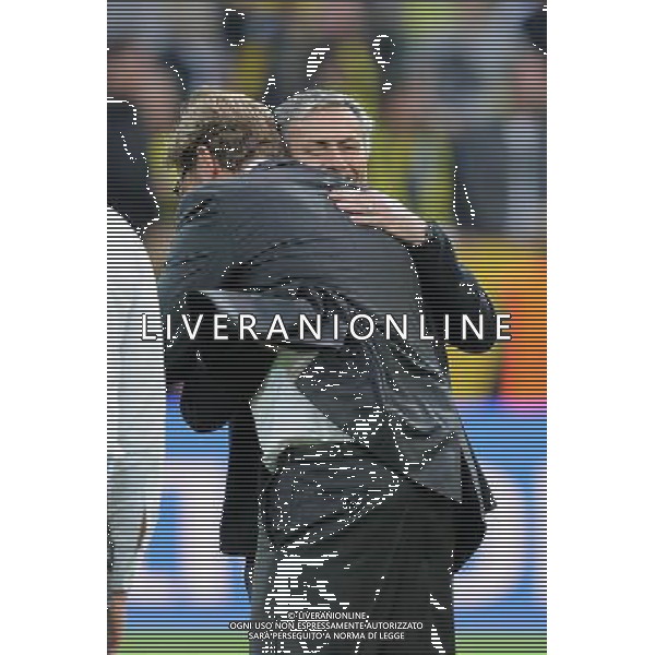 firo Fu§ball,Fussball, 24.04.2013 CL, UEFA Champions League, Saison 2012/2013, Halbfinale, Semifinal BVB, Borussia Dortmund - Real Madrid CF JŸrgen Klopp, Trainer BVB, Umarmung mit Jose MOURINHO, Trainer Real Madrid, Begruessung $worldrightsEs gelten unsere AGB, einsehbar auf www.firosportphoto.de copyright by firo sportphoto: Coesfelder Stra§e 207Ê 48249 D † L M E N (Duelmen) www.firosportphoto.de mail@firosportphoto.de (V o l k s b a n k B o c h u m - W i t t e n ) BLZ.: 430 601 29 Kt. Nr.: 341 117 100 Tel:Ê 02594-9916004 Fax:Ê 02594-9916005 AG ALDO LIVERANI S A S ONLY ITALY
