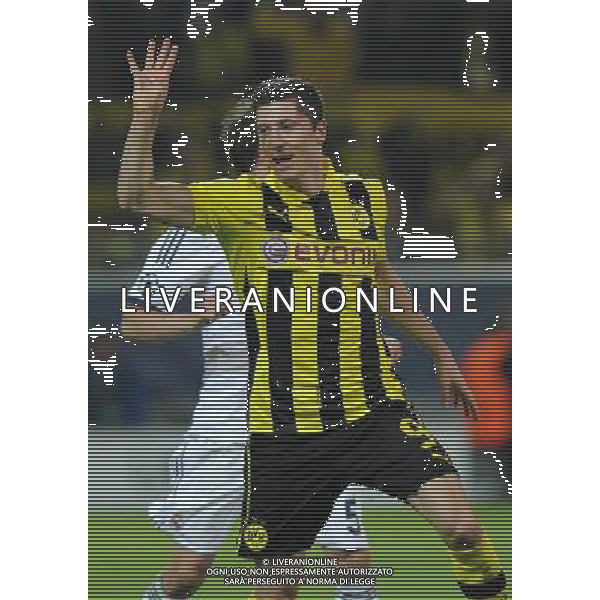 firo Fu§ball,Fussball, 24.04.2013 CL, UEFA Champions League, Saison 2012/2013, Halbfinale, Semifinal BVB, Borussia Dortmund - Real Madrid CF 4:1 Torjubel, Jubel, Robert Lewandowski, BVB, Tor zum 4:1, Gestik, zeigt 4 vier Finger $worldrightsEs gelten unsere AGB, einsehbar auf www.firosportphoto.de copyright by firo sportphoto: Coesfelder Stra§e 207Ê 48249 D † L M E N (Duelmen) www.firosportphoto.de mail@firosportphoto.de (V o l k s b a n k B o c h u m - W i t t e n ) BLZ.: 430 601 29 Kt. Nr.: 341 117 100 Tel:Ê 02594-9916004 Fax:Ê 02594-9916005 AG ALDO LIVERANI S A S ONLY ITALY