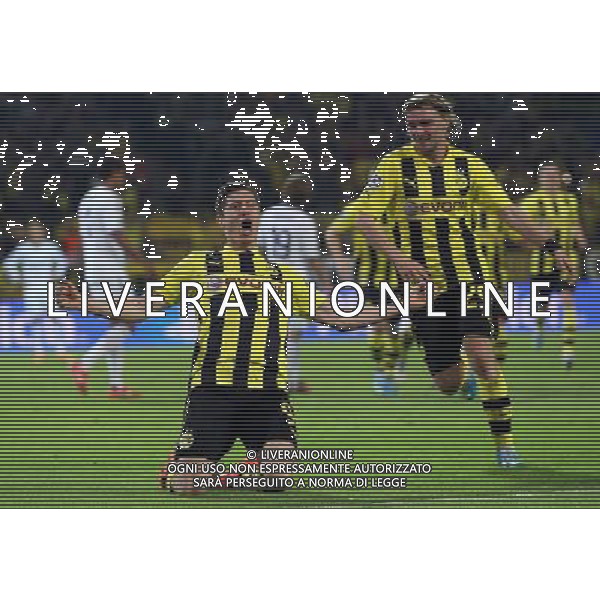 firo FuÃŸball,Fussball, 24.04.2013 Champions League Halbfinale Saison 2012/2013 BVB Borussia Dortmund - Real Madrid Jubel Robert Lewandowski nach seinem dritten Tor zum 3:1 $worldrightsEs gelten unsere AGB, einsehbar auf www.firosportphoto.de copyright by firo sportphoto: Coesfelder StraÃŸe 207 48249 DÃ¼lmen Duelmen www.firosportphoto.de mail@firosportphoto.de (V o l k s b a n k B o c h u m - W i t t e n ) BLZ.: 430 601 29 Kt. Nr.: 341 117 100 Tel:Â  0209 - 9304402 Fax:Â  0209 - 9304443 AG ALDO LIVERANI S A S ONLY ITALY