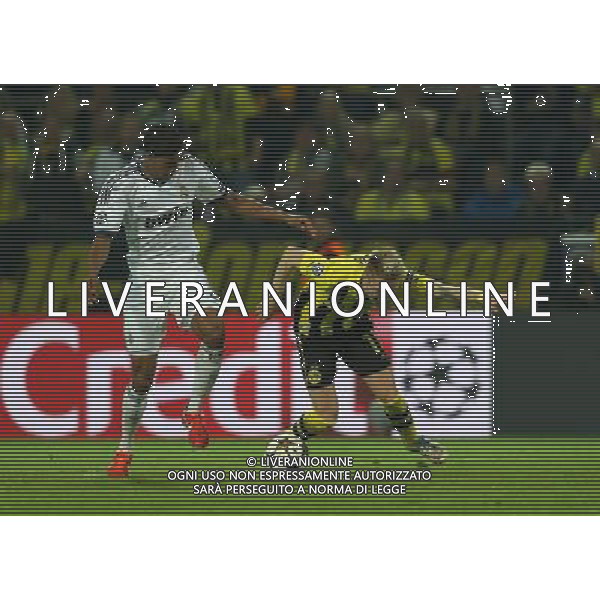 firo : FuÃŸball,Fussball, 24.04.2013 CL, Champions League, Saison 2012/2013 Halbfinale,Semifinal,Hinspiel, BVB, Borussia Dortmund - Real Madrid VARANE gegen REUS, Foul zum Elfmeter ? $worldrightsEs gelten unsere AGB, einsehbar auf www.firosportphoto.de, copyright by firo sportphoto: Coesfelder Str. 207 D-48249 DÃ¼lmen www.firosportphoto.de mail@firosportphoto.de (V o l k s b a n k B o c h u m - W i t t e n ) BLZ.: 430 601 29 Kt. Nr.: 341 117 100 Tel:Â  +49-2594-9916004 Fax:Â +49-2594-9916005 AG ALDO LIVERANI S A S ONLY ITALY