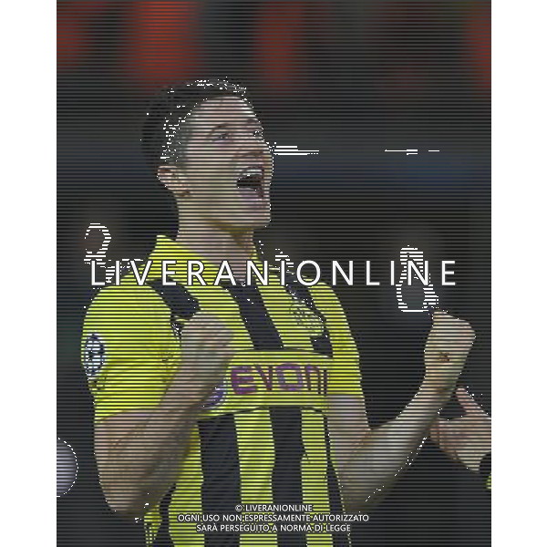 firo Fu§ball,Fussball, 24.04.2013 CL, UEFA Champions League, Saison 2012/2013, Halbfinale, Semifinal BVB, Borussia Dortmund - Real Madrid CF 4:1 Jubel, Freude nach dem Spiel, Spielende bei Robert Lewandowski, BVB, Gestik $worldrightsEs gelten unsere AGB, einsehbar auf www.firosportphoto.de copyright by firo sportphoto: Coesfelder Stra§e 207Ê 48249 D † L M E N (Duelmen) www.firosportphoto.de mail@firosportphoto.de (V o l k s b a n k B o c h u m - W i t t e n ) BLZ.: 430 601 29 Kt. Nr.: 341 117 100 Tel:Ê 02594-9916004 Fax:Ê 02594-9916005 AG ALDO LIVERANI S A S ONLY ITALY
