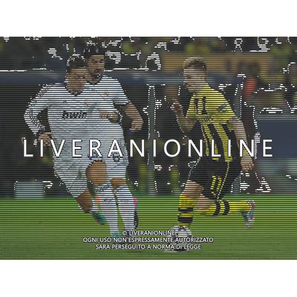 firo Fu§ball,Fussball, 24.04.2013 CL, UEFA Champions League, Saison 2012/2013, Halbfinale, Semifinal BVB, Borussia Dortmund - Real Madrid CF 4:1 Zweikampf, Marco Reus, BVB, Mesut …ZIL, OEZIL, Real, hinten Sami KHEDIRA, Real $worldrightsEs gelten unsere AGB, einsehbar auf www.firosportphoto.de copyright by firo sportphoto: Coesfelder Stra§e 207Ê 48249 D † L M E N (Duelmen) www.firosportphoto.de mail@firosportphoto.de (V o l k s b a n k B o c h u m - W i t t e n ) BLZ.: 430 601 29 Kt. Nr.: 341 117 100 Tel:Ê 02594-9916004 Fax:Ê 02594-9916005 AG ALDO LIVERANI S A S ONLY ITALY