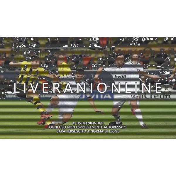 firo Fu§ball,Fussball, 24.04.2013 CL, UEFA Champions League, Saison 2012/2013, Halbfinale, Semifinal BVB, Borussia Dortmund - Real Madrid CF Zweikampf, PEPE, Real, Sergio RAMOS, Real, Robert Lewandowski, BVB, Torschuss, Tor zum 3:1 $worldrightsEs gelten unsere AGB, einsehbar auf www.firosportphoto.de copyright by firo sportphoto: Coesfelder Stra§e 207Ê 48249 D † L M E N (Duelmen) www.firosportphoto.de mail@firosportphoto.de (V o l k s b a n k B o c h u m - W i t t e n ) BLZ.: 430 601 29 Kt. Nr.: 341 117 100 Tel:Ê 02594-9916004 Fax:Ê 02594-9916005 AG ALDO LIVERANI S A S ONLY ITALY