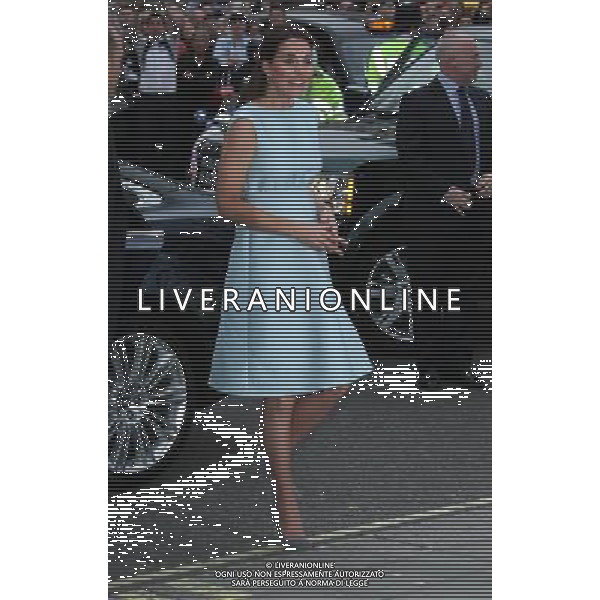 DUCHESS OF CAMBRIDGE BRITISH ROYAL FAMILY MEMBER DUCHESS OF CAMBRIDGE ATTEND THE ART ROOM NATIONAL PORTRAIT GALLERY, LONDON, ENGLAND, UK 24 April 2013 DIC11718 ©photoshot/AGENZIA ALDO LIVERANI SAS - ITALY ONLY - REALI INGLESI: Kate Middleton Duchessa di Cambridge al