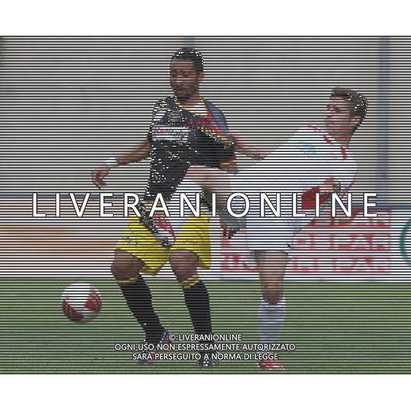 BOLZANO 28-04-2013 CAMPIONATO DIVISION LEGA PRO 2012-2013 SUDTIROL-LECCE NELLA FOTO: NEVES JEDA E DANIEL CAPPELLETTI FOTO PAOLA GARBUIO/AG.ALDO LIVERANI