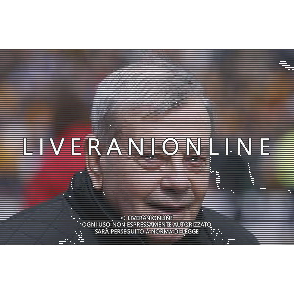 DICKIE BIRD BARNSLEY FC SUPPORTER BARNSLEY V HULL FC NPOWER CHAMPIONSHIP OAKWELL, BARNSLEY, ENGLAND 27 April 2013 GAQ67948 WARNING! This Photograph May Only Be Used For Newspaper And/Or Magazine Editorial Purposes. May Not Be Used For Publications Involving 1 player, 1 Club Or 1 Competition Without Written Authorisation From Football DataCo Ltd. For Any Queries, Please Contact Football DataCo Ltd on +44 (0) 207 864 9121 AG ALDO LIVERANI S A S ONLY ITALY