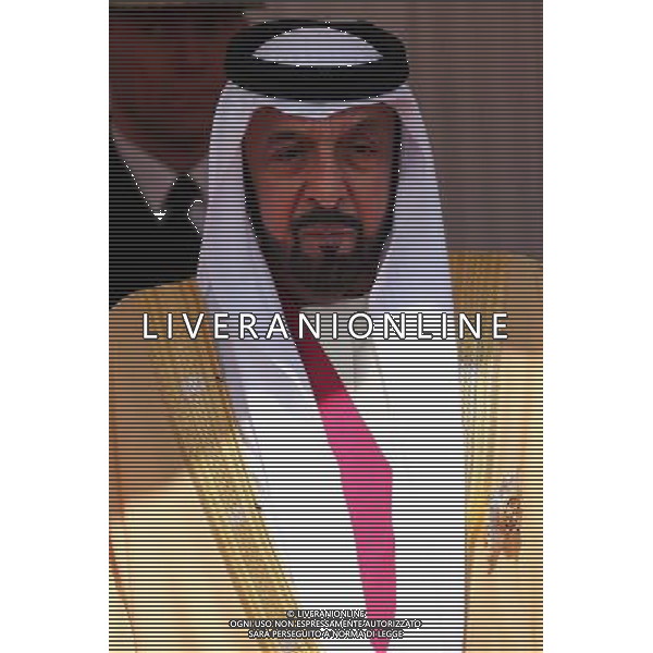 WINDSOR, ENGLAND - APRIL 30: The President of the United Arab Emirates, His Highness Sheikh Khalifa bin Zayed Al Nahyan is greeted by Queen Elizabeth II and Prince Philip, the Duke of Edinburgh on the Royal Dias on April 30, 2013 in Windsor, England. President Sheikh Khalifa begins a State visit to the UK today, the first for a UAE President in 24 years. Sheikh Khalifa will meet the British Prime Minister David Cameron tomorrow at his Downing Street residence. ©photoshot/AGENZIA ALDO LIVERANI SAS - ITALY ONLY - Il presidente degli Emirati Arabi Uniti Sua Altezza lo Sceicco Khalifa bin Zayed Al Nahyan incontra la regina Elisabetta II d\'inghilterra e del Principe Filippo a Windsor, durante una visita di Stato nel Regno Unito 30 aprile 2013