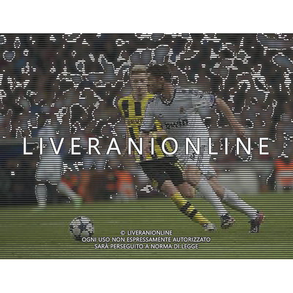 (130501) -- MADRID, May 1, 2013 () -- Real Madrid\'s Xabi Alonso (R) runs with the ball during the UEFA Champions League semi-final second leg football match against Borussian Dortmund in Madrid, capital of Spain, April 30, 2013. Borussia Dortmund qualified for the Champions League final, beating Real Madrid 4-3 on aggregate despite a 2-0 loss Tuesday. (/Xie Haining) ©PHOTOHSOT/AGENZIA ALDO LIVERANI SAS - ONLY ITALY - REAL MADRID- BORUSSIA DORTMUND SEMIFINALE DI RITORNO DI CHAMPIONS LEAGUE