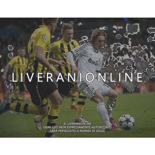 (130501) -- MADRID, May 1, 2013 () -- Real Madrid\'s Luka Modric (1st, R) controls the ball during the UEFA Champions League semi-final second leg football match against Borussian Dortmund in Madrid, capital of Spain, April 30, 2013. Borussia Dortmund qualified for the Champions League final, beating Real Madrid 4-3 on aggregate despite a 2-0 loss Tuesday. (/Xie Haining) ©PHOTOHSOT/AGENZIA ALDO LIVERANI SAS - ONLY ITALY - REAL MADRID- BORUSSIA DORTMUND SEMIFINALE DI RITORNO DI CHAMPIONS LEAGUE