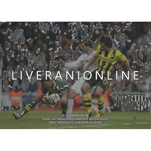 (130501) -- MADRID, May 1, 2013 () -- Borussian Dortmund\'s goalkeeper Roman Weidenfeller (L) holds the ball during the UEFA Champions League semi-final against Real Madrid in Madrid, capital of Spain, April 30, 2013. Borussia Dortmund qualified for the Champions League final, beating Real Madrid 4-3 on aggregate despite a 2-0 loss Tuesday. (/Xie Haining) ©PHOTOHSOT/AGENZIA ALDO LIVERANI SAS - ONLY ITALY - REAL MADRID- BORUSSIA DORTMUND SEMIFINALE DI RITORNO DI CHAMPIONS LEAGUE