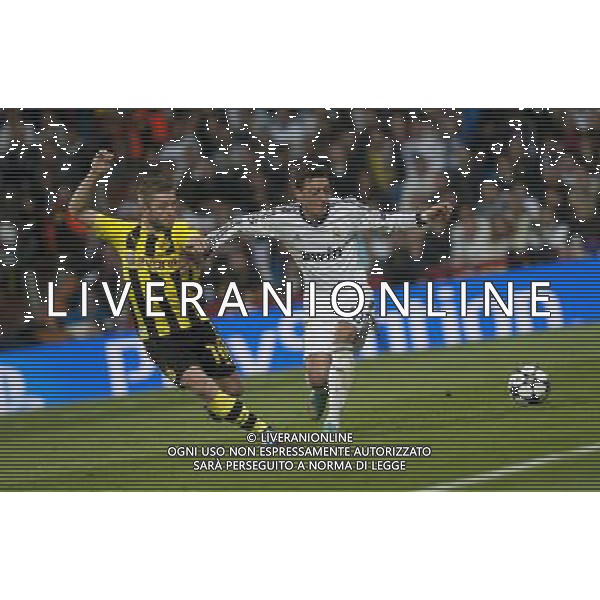 (130501) -- MADRID, May 1, 2013 () -- Real Madrid\'s Mesut Ozil (R) vies with Borussian Dortmund\'s Jakub Blaszczykowski during the UEFA Champions League semi-final second leg football match in Madrid, capital of Spain, April 30, 2013. Borussia Dortmund qualified for the Champions League final, beating Real Madrid 4-3 on aggregate despite a 2-0 loss Tuesday. (/Xie Haining) ©PHOTOHSOT/AGENZIA ALDO LIVERANI SAS - ONLY ITALY - REAL MADRID- BORUSSIA DORTMUND SEMIFINALE DI RITORNO DI CHAMPIONS LEAGUE