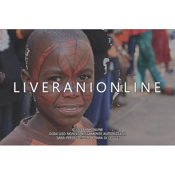 (130501) -- HARARE, May 1, 2013 () -- A kid with his face painted attends the 2013 Harare International Festival of the Arts (HIFA) in Harare, May 1, 2013. Established in 1999, HIFA is one of Africa\'s largest international arts festivals. (/Wang Yue) ©photoshot/AGENZIA ALDO LIVERANI SAS - ITALY ONLY - Bambini con la faccia dipinta al Festival Internazionale delle Arti dell\'Africa (HIFA) ad Harare, ZIMBABWE 1 maggio, 2013.