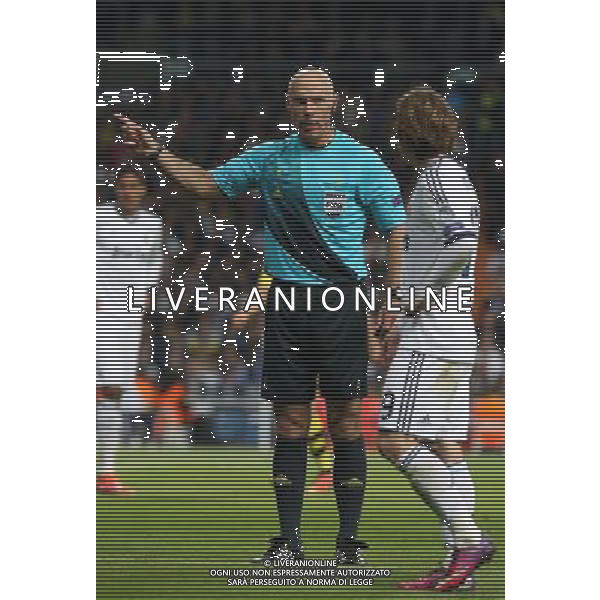 Madrid (30/04/2013).- Estadio Santiago Bernabeu. UEFA Champions League. Real Madrid - Borussia Dortmund. Howard Webb, Luka Modric. Photo: Alex Cid-Fuentes / ALFAQUI AG ALDO LIVERANI S A S ONLY ITALY