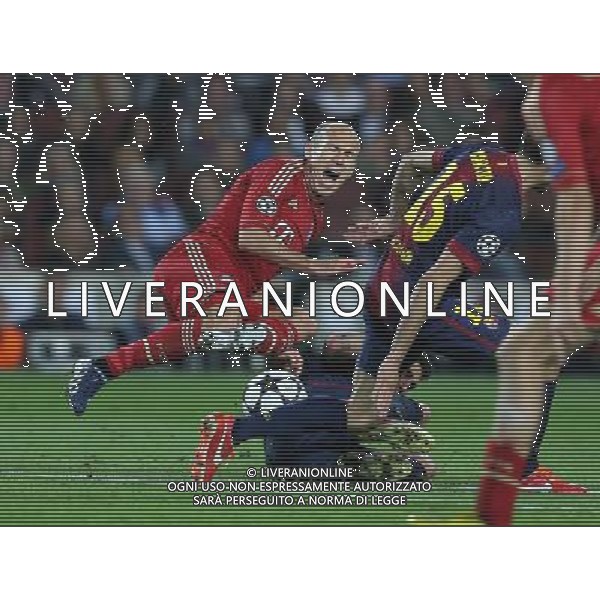 firo FuÃŸball, Fussball, 01.05.2013 Uefa Champions League, CL Saison 2012/2013 Halbfinale, RÃ¼ckspiel FC Barcelona - FCB FC Bayern MÃ¼nchen, Muenchen 0:3 Zweikampf Duell, FCB Arjen Robben, Foul, Barca Marc Bartra $worldrights Es gelten unsere AGB, einsehbar auf www.firosportphoto.de copyright by firo sportphoto: Coesfelder Str.207 48249 DÃ¼lmen www.firosportphoto.de mail@firosportphoto.de (V o l k s b a n k B o c h u m - W i t t e n ) BLZ.: 430 601 29 Kt. Nr.: 341 117 100 Tel:Â  02594 - 9916004 Fax:Â 02594 - 9916005 