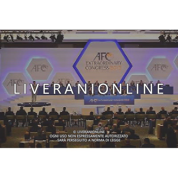 (130502) -- KUALA LUMPUR, May 2, 2013 () -- Newly elected Asian Football Confederation (AFC) President Sheikh Salman bin Ebrahim Al Khalifa (Bottom, L) delivers his speech during the AFC Extraordinary Congress 2013 in Kuala Lumpur, Malaysia, on May 2, 2013. Bahrain Football Association chief Sheikh Salman bin Ebrahim Al Khalifa achieved a convincing victory in the AFC presidential election on Thursday. (/Zhang Wenzong) ©photoshot/AGENZIA ALDO LIVERANI SAS - ITALY ONLY - Il neo-eletto presidente dell\'Asian Football Confederation (AFC) Sheikh Salman bin Ebrahim Al Khalifa in conferenza stampa dopo le elezioni presidenziali a Kuala Lumpur, in Malesia, il 2 maggio 2013.