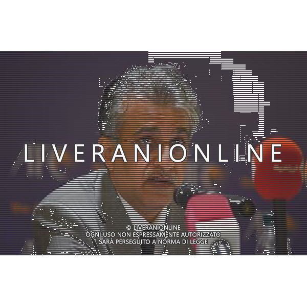 (130502) -- KUALA LUMPUR, May 2, 2013 () -- Newly elected Asian Football Confederation (AFC) President Sheikh Salman bin Ebrahim Al Khalifa (R) delivers his speech during a press conference in Kuala Lumpur, Malaysia, on May 2, 2013. Bahrain Football Association chief Sheikh Salman bin Ebrahim Al Khalifa achieved a convincing victory in the AFC presidential election on Thursday. (/Zhang Wenzong) ©photoshot/AGENZIA ALDO LIVERANI SAS - ITALY ONLY - Il neo-eletto presidente dell\'Asian Football Confederation (AFC) Sheikh Salman bin Ebrahim Al Khalifa in conferenza stampa dopo le elezioni presidenziali a Kuala Lumpur, in Malesia, il 2 maggio 2013.