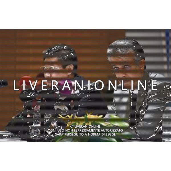 (130502) -- KUALA LUMPUR, May 2, 2013 () -- Newly elected Asian Football Confederation (AFC) President Sheikh Salman bin Ebrahim Al Khalifa (R) delivers his speech during a press conference in Kuala Lumpur, Malaysia, on May 2, 2013. Bahrain Football Association chief Sheikh Salman bin Ebrahim Al Khalifa achieved a convincing victory in the AFC presidential election on Thursday. (/Zhang Wenzong) ©photoshot/AGENZIA ALDO LIVERANI SAS - ITALY ONLY - Il neo-eletto presidente dell\'Asian Football Confederation (AFC) Sheikh Salman bin Ebrahim Al Khalifa in conferenza stampa dopo le elezioni presidenziali a Kuala Lumpur, in Malesia, il 2 maggio 2013.