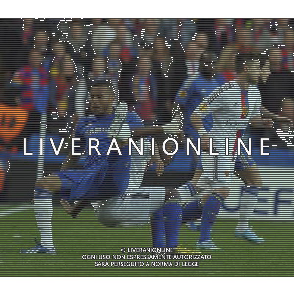 Stamford Bridge Chelsea v Basel 02/05/2013 Europa League Semi-Final 2nd leg Ryan Bertrand (Chelsea) is hacked down by Serey Die (Basel) but escapes punishment Photo: Roger Parker Fotosports International ©photoshot/AGENZIA ALDO LIVERANI SAS - ITALY ONLY - Chelsea - Basilea semifinale di ritorno Europa League 02 maggio 2013