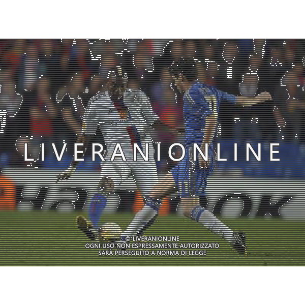 Stamford Bridge Chelsea v Basel (3-1, 5-2) 02/05/2013 Europa League Semi-Final 2nd leg Eden Hazard (Chelsea) tackles Serey Die (Basel) Photo: Roger Parker Fotosports International ©photoshot/AGENZIA ALDO LIVERANI SAS - ITALY ONLY - Chelsea - Basilea semifinale di ritorno Europa League 02 maggio 2013