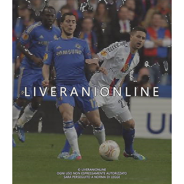 Stamford Bridge Chelsea v Basel (3-1, 5-2) 02/05/2013 Europa League Semi-Final 2nd leg Eden Hazard (Chelsea) Markus Steinhofer (Basel) Photo: Roger Parker Fotosports International ©photoshot/AGENZIA ALDO LIVERANI SAS - ITALY ONLY - Chelsea - Basilea semifinale di ritorno Europa League 02 maggio 2013