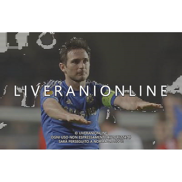 Stamford Bridge Chelsea v Basel (3-1, 5-2 agg) 02/05/2013 Europa League Semi-Final 2nd leg Frank Lampard (Chelsea) salutes fans after match Photo: Roger Parker Fotosports International ©photoshot/AGENZIA ALDO LIVERANI SAS - ITALY ONLY - Chelsea - Basilea semifinale di ritorno Europa League 02 maggio 2013