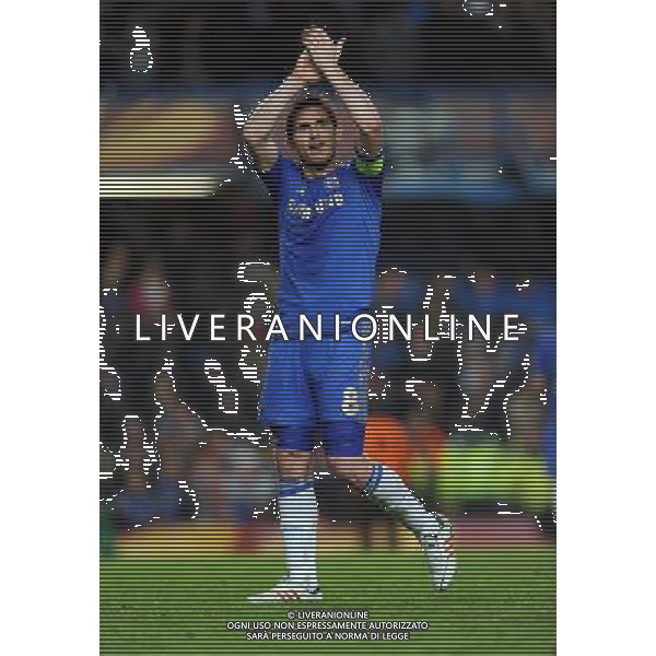 Frank Lampard applauds the fans after the final whistle Chelsea 2012/13 Chelsea V FC Basel (3-1) (5-2) 02/05/13 UEFA Europa League Semi Final Photo: Robin Parker Fotosports International ©photoshot/AGENZIA ALDO LIVERANI SAS - ITALY ONLY - Chelsea - Basilea semifinale di ritorno Europa League 02 maggio 2013