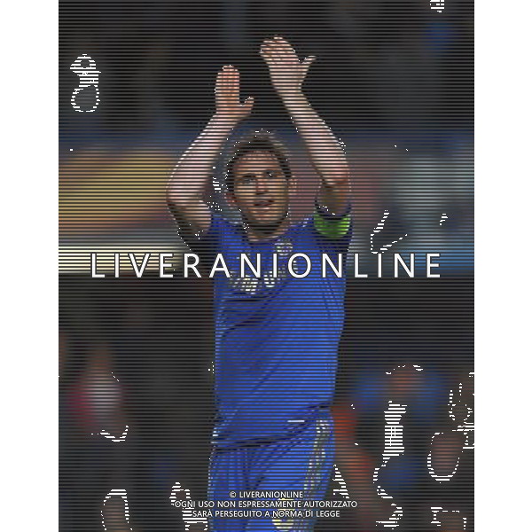 Frank Lampard applauds the fans after the final whistle Chelsea 2012/13 Chelsea V FC Basel (3-1) (5-2) 02/05/13 UEFA Europa League Semi Final Photo: Robin Parker Fotosports International ©photoshot/AGENZIA ALDO LIVERANI SAS - ITALY ONLY - Chelsea - Basilea semifinale di ritorno Europa League 02 maggio 2013