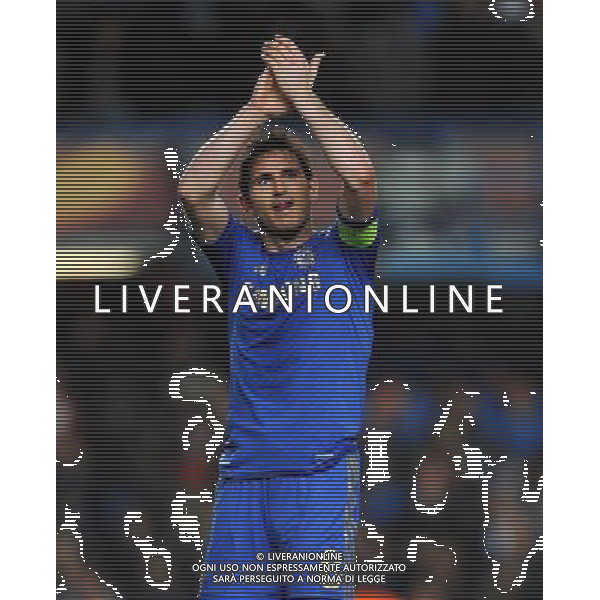 Frank Lampard applauds the fans after the final whistle Chelsea 2012/13 Chelsea V FC Basel (3-1) (5-2) 02/05/13 UEFA Europa League Semi Final Photo: Robin Parker Fotosports International ©photoshot/AGENZIA ALDO LIVERANI SAS - ITALY ONLY - Chelsea - Basilea semifinale di ritorno Europa League 02 maggio 2013